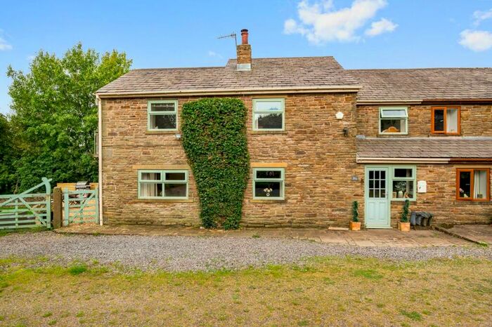 4 Bedroom Semi-Detached House For Sale In Scholes Fold, Pickup Bank, Darwen, BB3