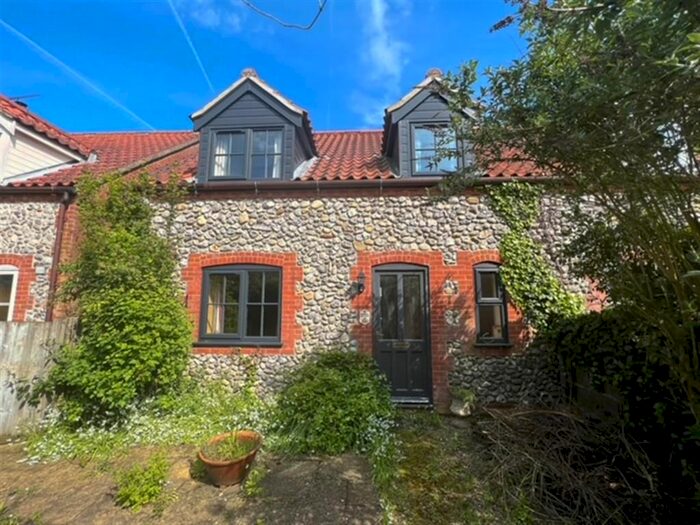 3 Bedroom Semi-Detached House For Sale In The Green, Felbrigg, Norwich, NR11