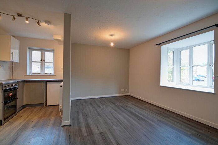 1 Bedroom Flat To Rent In High Street, Alton, Hampshire, GU34