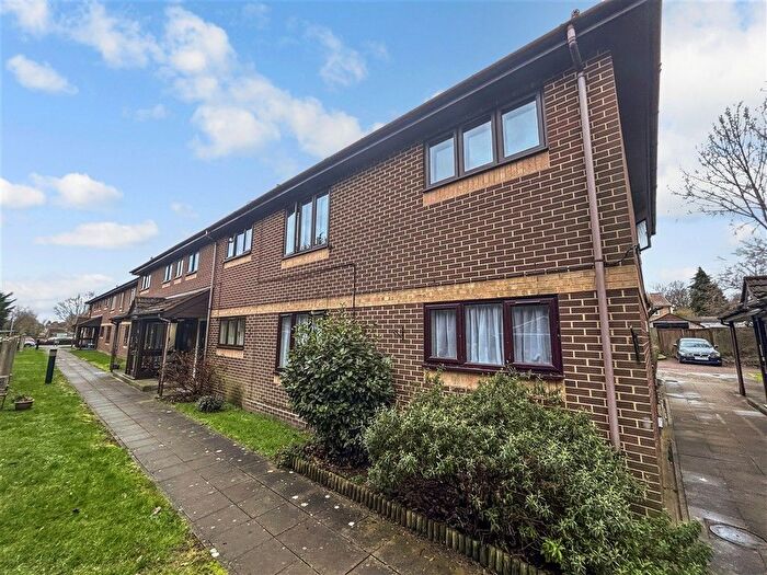 1 Bedroom Flat For Sale In River View, Twydall, Gillingham, Kent, ME8