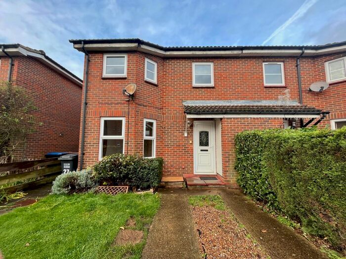 3 Bedroom Property To Rent In By The Mount, Welwyn Garden City, AL7