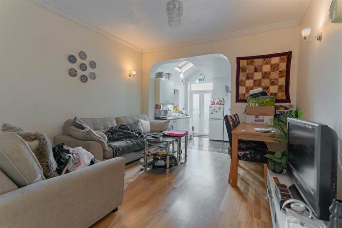 3 Bedroom Flat To Rent In Milner Road, Birmingham, B29