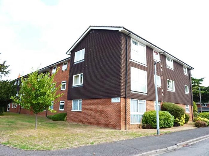1 Bedroom Flat To Rent In Ray Park Avenue, Maidenhead, SL6