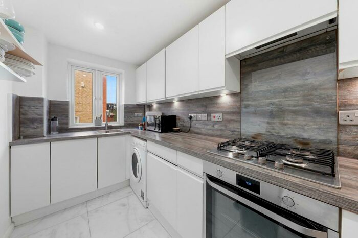 2 Bedroom Flat To Rent In Rotherhithe Street, London, SE16