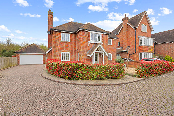 4 Bedroom Detached House For Sale In Lillywhite Road, Chichester, PO18