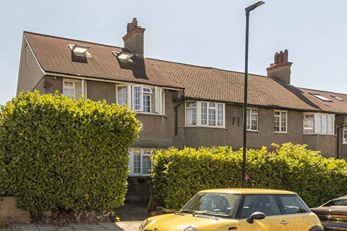 3 Bedroom Maisonette To Rent In Farm Avenue, London, SW16