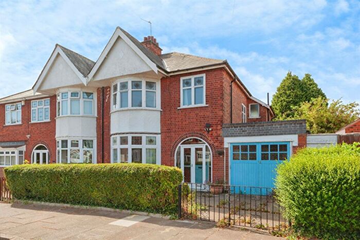 3 Bedroom Semi-Detached House For Sale In Ashleigh Road, Leicester, LE3
