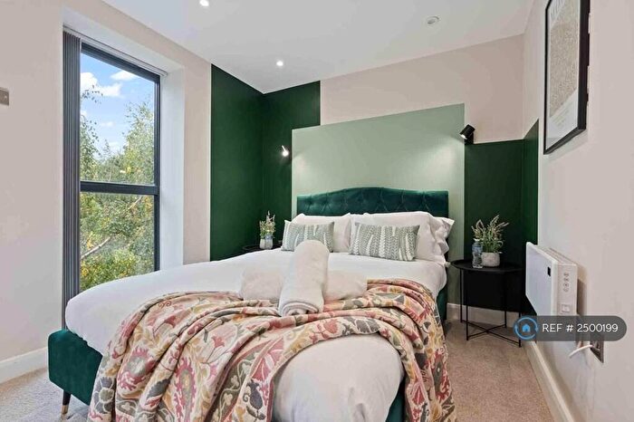 1 Bedroom Flat To Rent In Centenary House, Leeds, LS2