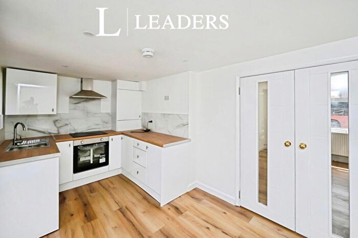 Semi Detached House To Rent In Diamond Avenue, Kirkby-in-Ashfield, Nottingham, NG17