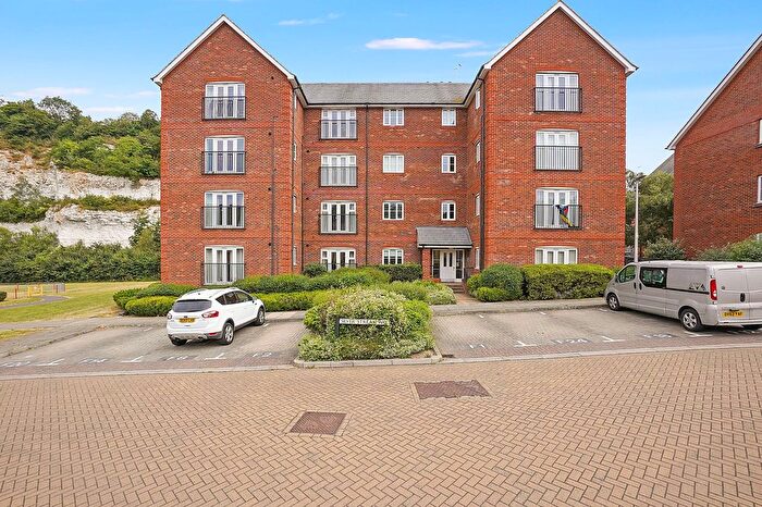 2 Bedroom Flat To Rent In Silver Streak Way, Tucano Court Silver Streak Way, ME2