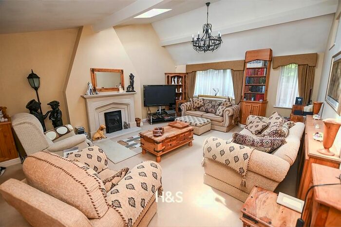 3 Bedroom Cottage For Sale In Bills Lane, Shirley, Solihull, B90