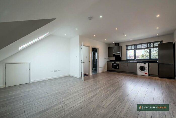 3 Bedroom Apartment To Rent In Doyle Gardens, Kensal Rise, NW10