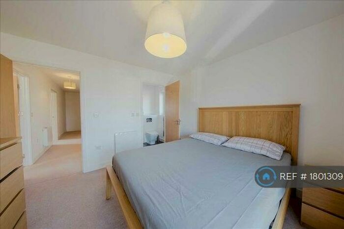 2 Bedroom Flat To Rent In Bessemer Lodge, Oakgrove, Milton Keynes, MK10