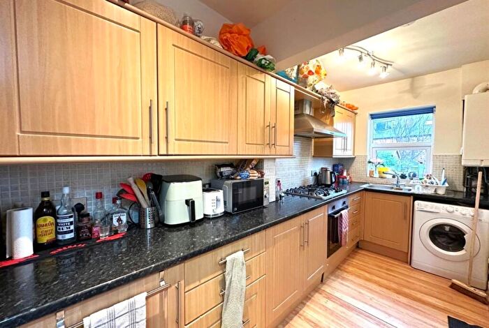 4 Bedroom House To Rent In Western Road, Sheffield, S10