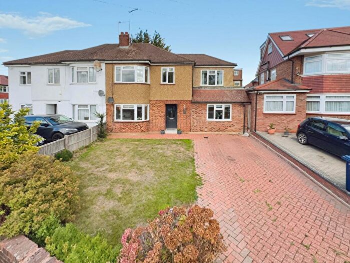 5 Bedroom Semi Detached House For Sale In Alders Close, Edgware, HA8