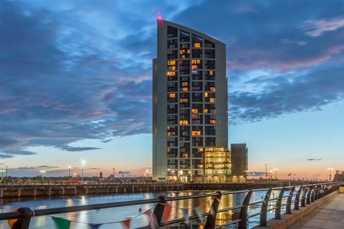 2 Bedroom Apartment To Rent In Alexandra Tower, Princes Parade, Docklands, L3