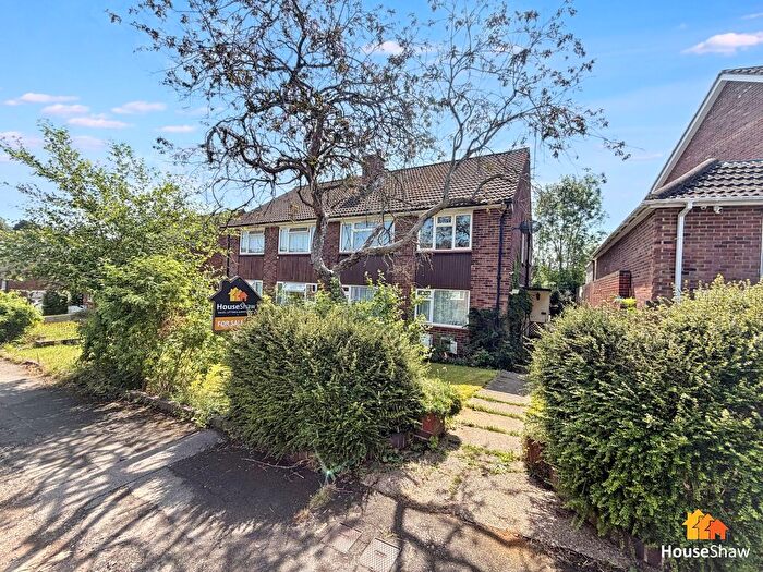 2 Bedroom Flat To Rent In Darvell Drive, Chesham, HP5