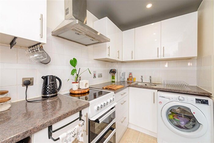 2 Bedroom Flat For Sale In West Street, Gravesend, Kent, DA11