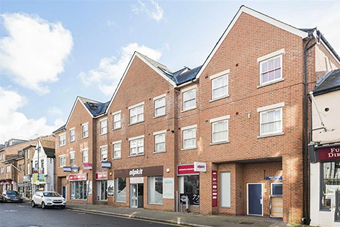 2 Bedroom Flat To Rent In Perry Court, Kingston Upon Thames, KT2