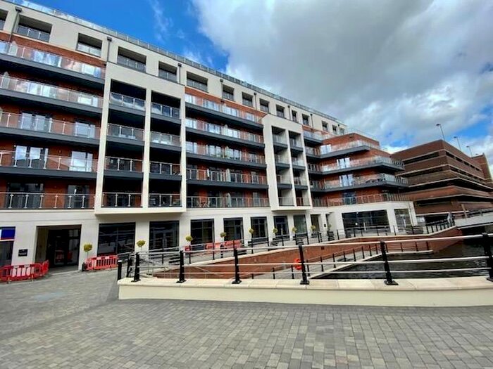 2 Bedroom Flat To Rent In The Colonnade, Maidenhead, SL6