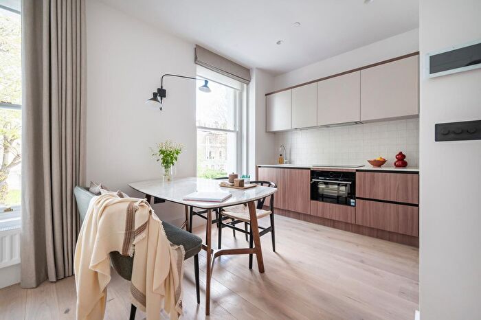 Studio To Rent In Elsham Road, Holland Park, W14