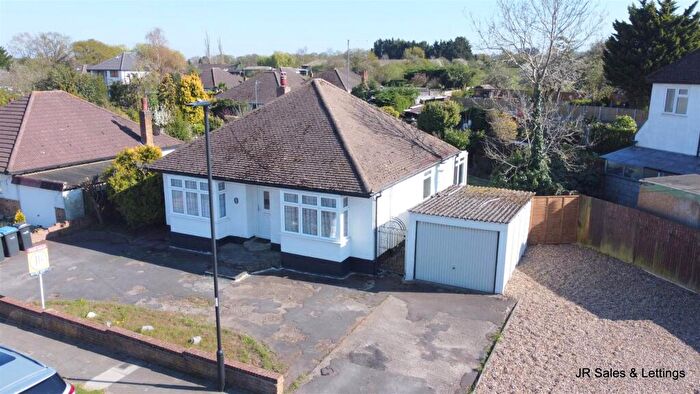 2 Bedroom Detached Bungalow For Sale In Rosewood Drive, Crews Hill, Enfield, EN2