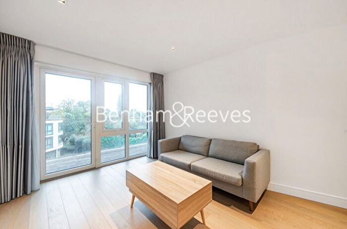 2 Bedroom Flat To Rent In Kew Bridge Road, Brentford, TW8