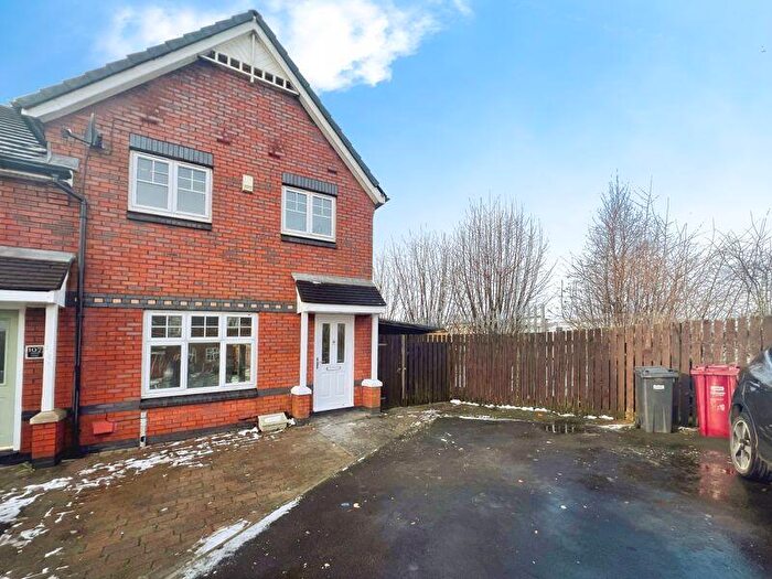 3 Bedroom Mews To Rent In Dixon Green Drive, Farnworth, Bolton, BL4