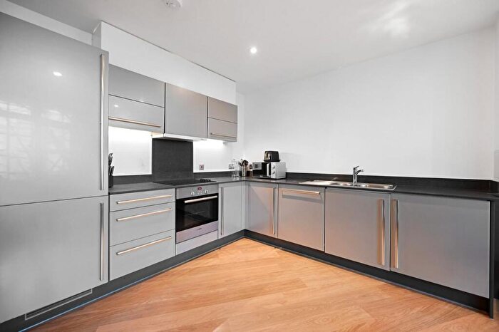 1 Bedroom Flat For Sale In Ross Way, Tower Hamlets, E14