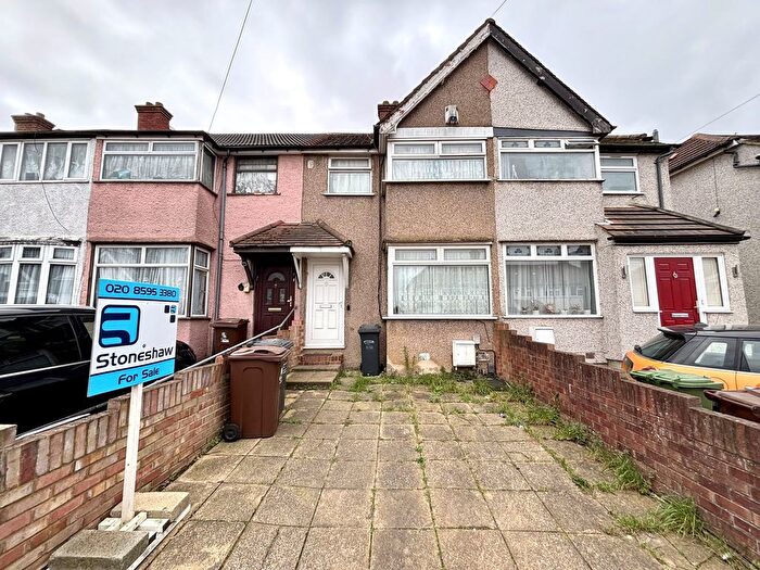 3 Bedroom Terraced House For Sale In Oval Road North, Dagenham, RM10