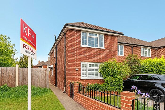 2 Bedroom Flat For Sale In Parish Lane, Penge, London, SE20