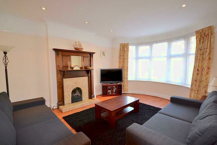4 Bedroom Semi-Detached House To Rent In Woodberry Grove, North Finchley, London, N12