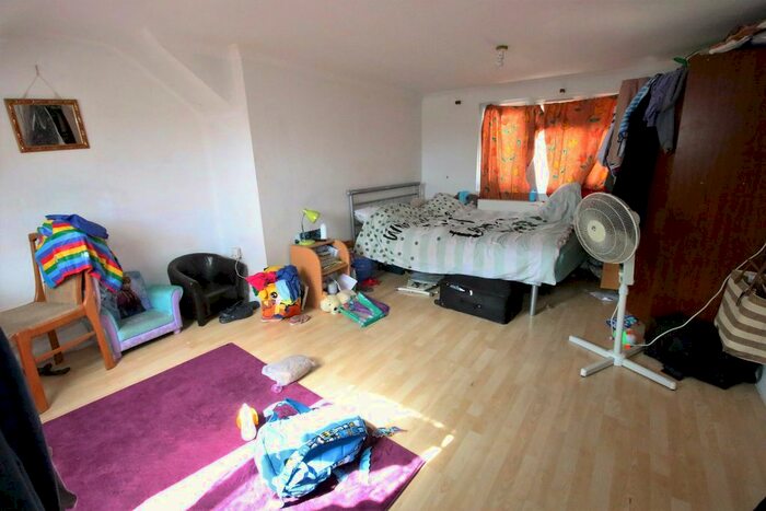 Studio To Rent In Ellerdine Road, Hounslow, TW3