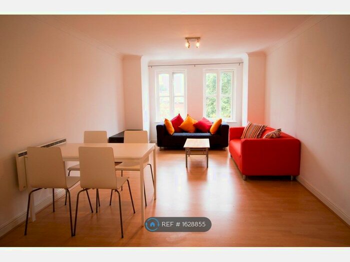 2 Bedroom Flat To Rent In Hadfield Close, Manchester, M14