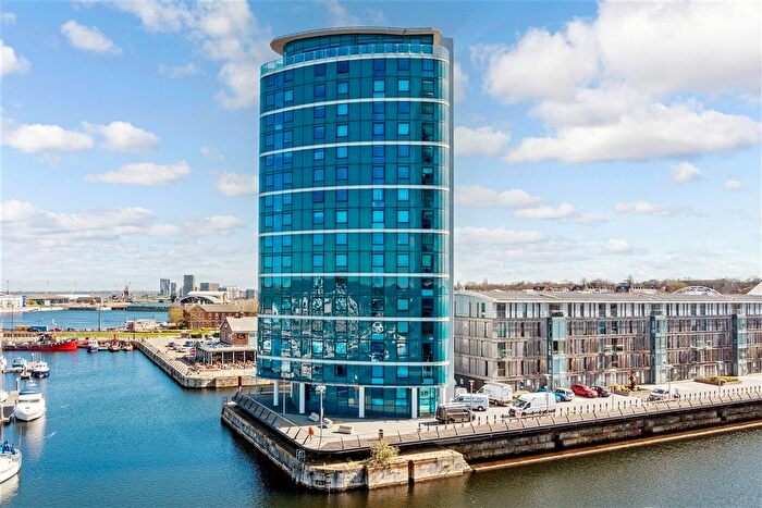 2 Bedroom Flat For Sale In Dock Head Road, Chatham, Kent, ME4