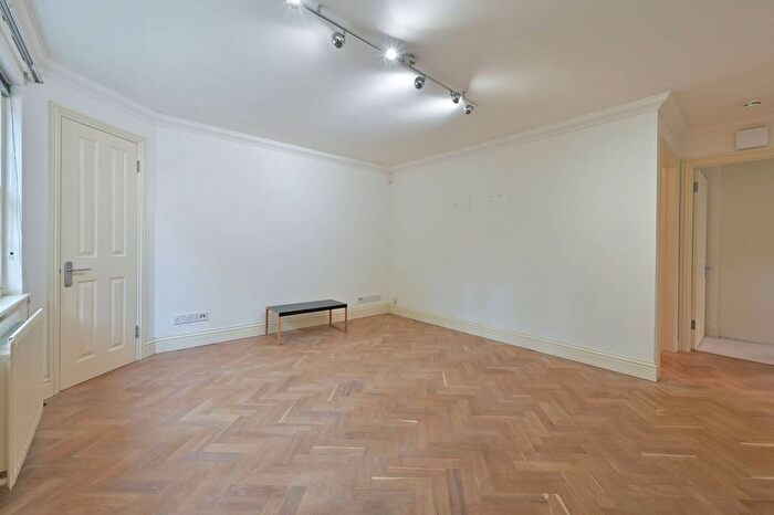 2 Bedroom Flat To Rent In Mulberry Close, Watford, WD17