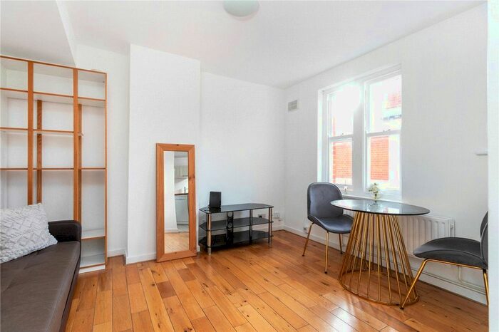 1 Bedroom Flat For Sale In Highbury Grange, London, N5