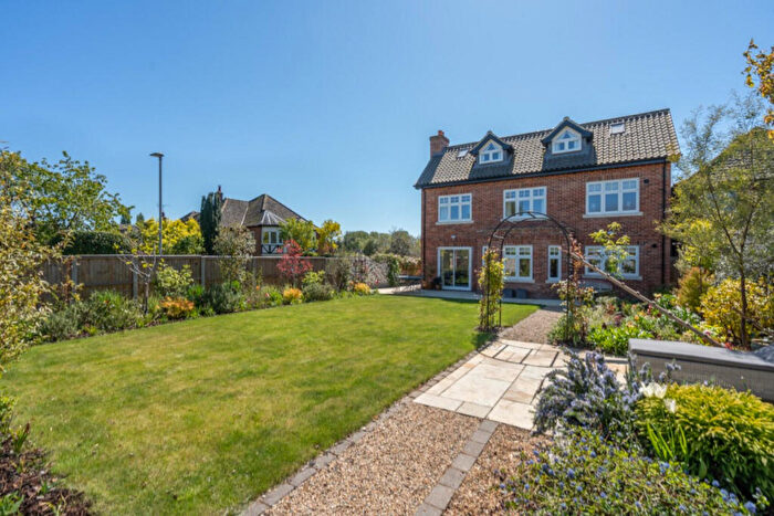 6 Bedroom Detached House For Sale In Keswick Close, Norwich, NR4