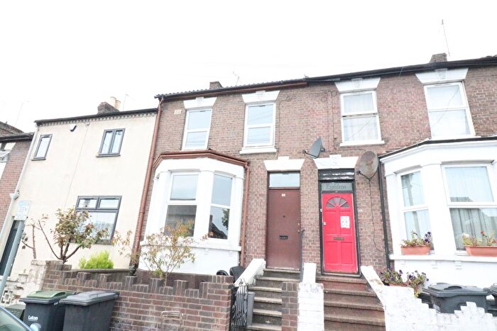 3 Bedroom Terraced House To Rent In Salisbury Road, Luton, LU1