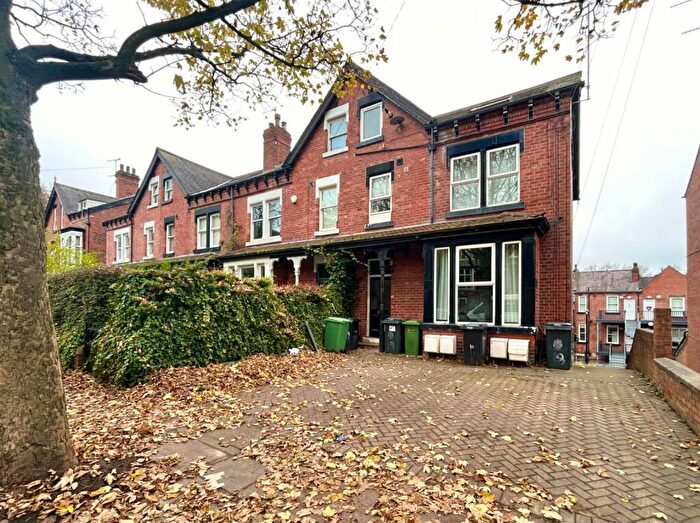 2 Bedroom Flat To Rent In Oakwood Avenue, Oakwood, Leeds, LS8