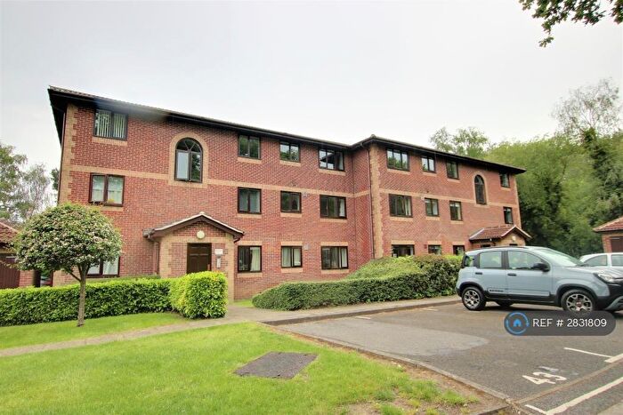 1 Bedroom Flat To Rent In Barrow Down Gardens, Southampton, SO19