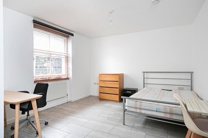 Flat To Rent In Royal College Street, NW1