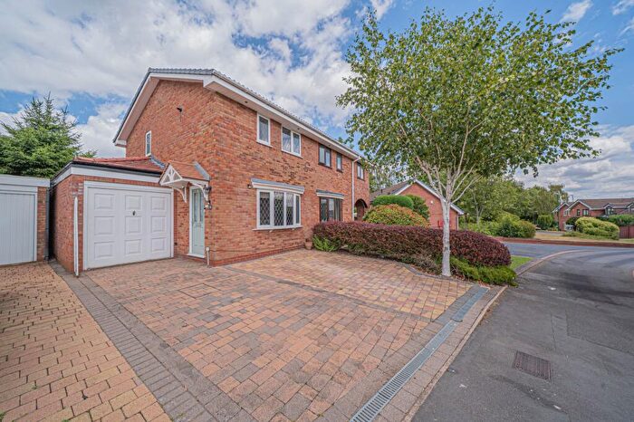3 Bedroom Semi-Detached House For Sale In Kinsham Drive, Solihull, B91