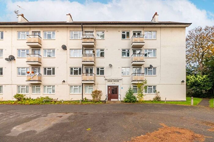 2 Bedroom Flat For Sale In Kingsnympton Park, Kingston Hill, Kingston Upon Thames, KT2