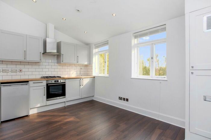 1 Bedroom Apartment To Rent In Mackenzie Road, London, N7