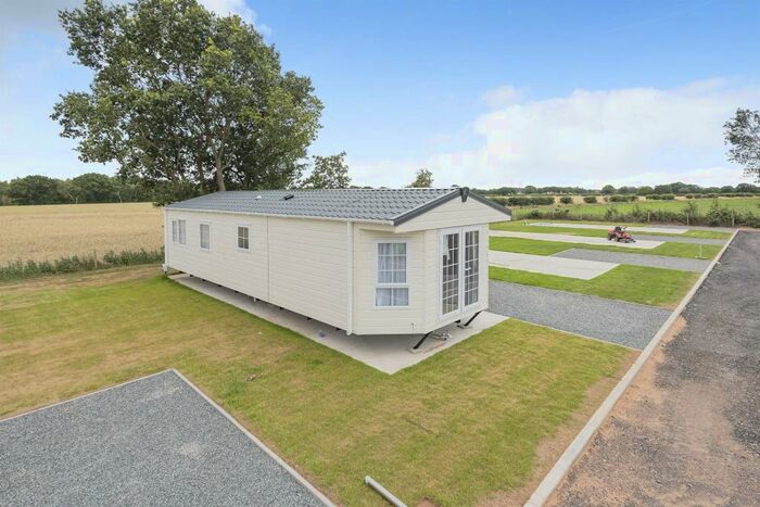 2 Bedroom Park Home For Sale In Eagle Road, Spalford, Newark, NG23