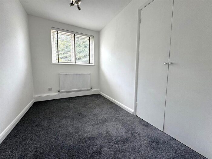 2 Bedroom Flat To Rent In Gravel Hill Close, Bexleyheath, DA6