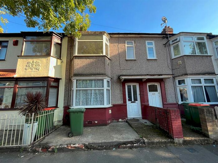 3 Bedroom Property To Rent In Gresham Road, Royal Victoria Dock, London, E16