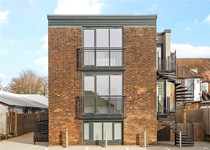 1 Bedroom Flat For Sale In Tealing Drive, Epsom, Surrey, KT19