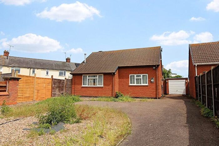 2 Bedroom Detached Bungalow For Sale In Windmill Bank, Wigston, LE18